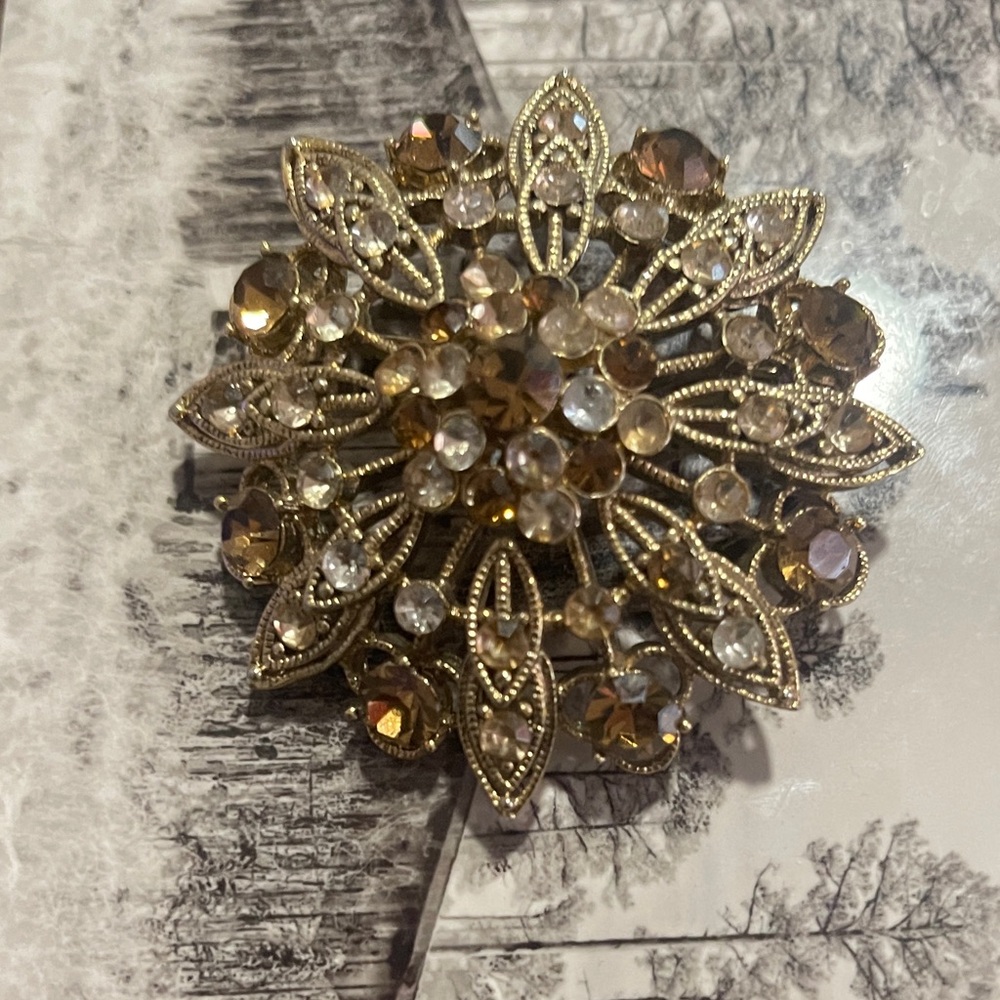 Vintage Liz Claiborne Sunburst Star Brooch